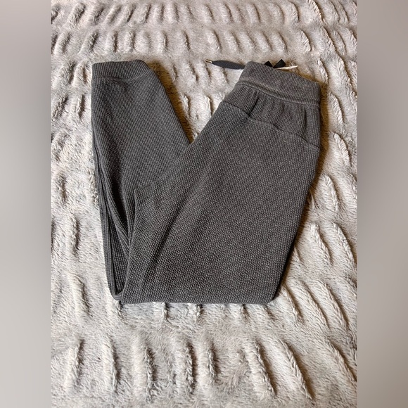 Like new Lululemon HR ribbed joggers - Picture 7 of 9